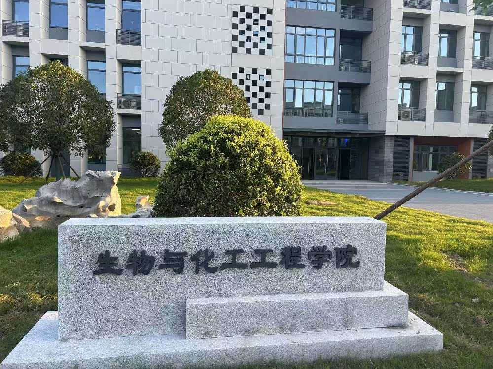 宕昌县扬州职业大学体育场高杆灯项目